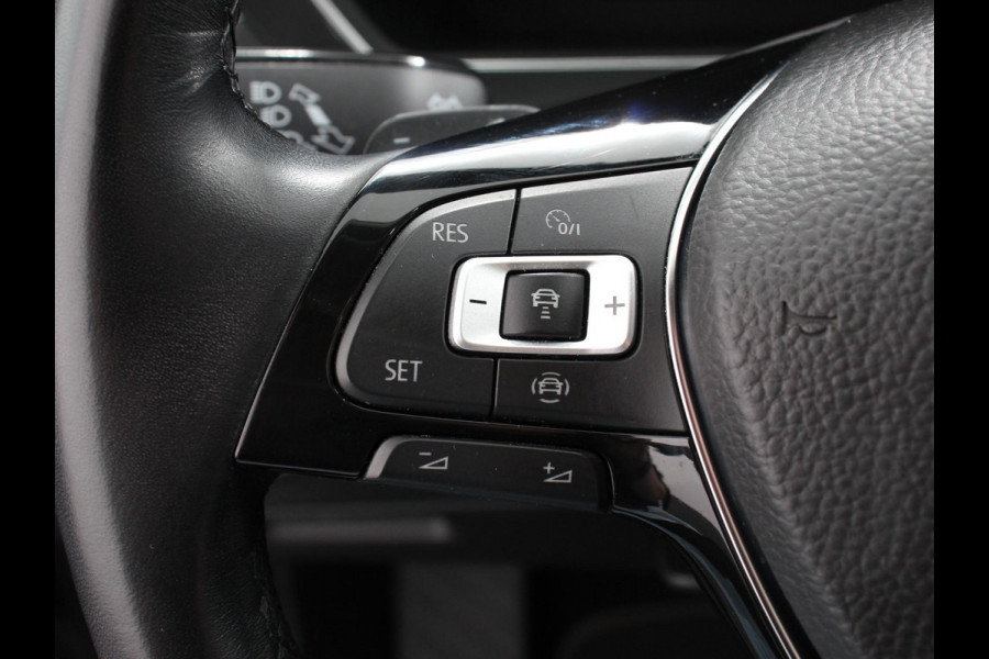 Volkswagen Tiguan Allspace 1.5 TSI Highline All-space 7p. Adaptive cruise control Climate control LED Parkeersensoren Panoramadak Achteruitrijd camera Trekhaak Navigatie Voorstoelen verwarmd Apple Carplay/ Android Auto