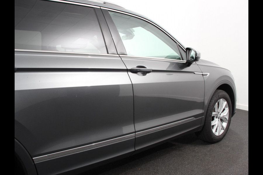 Volkswagen Tiguan Allspace 1.5 TSI Highline All-space 7p. Adaptive cruise control Climate control LED Parkeersensoren Panoramadak Achteruitrijd camera Trekhaak Navigatie Voorstoelen verwarmd Apple Carplay/ Android Auto