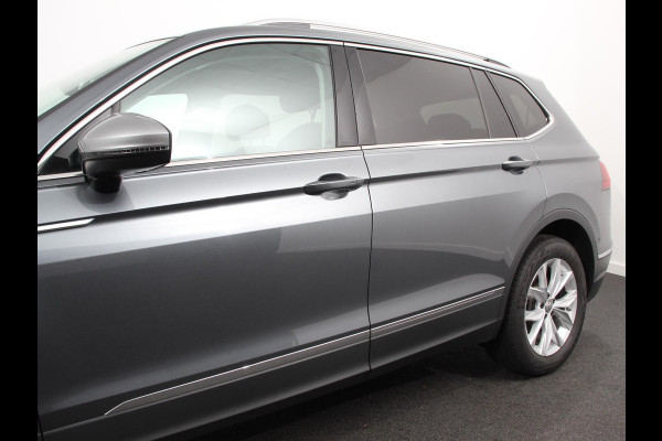 Volkswagen Tiguan Allspace 1.5 TSI Highline All-space 7p. Adaptive cruise control Climate control LED Parkeersensoren Panoramadak Achteruitrijd camera Trekhaak Navigatie Voorstoelen verwarmd Apple Carplay/ Android Auto