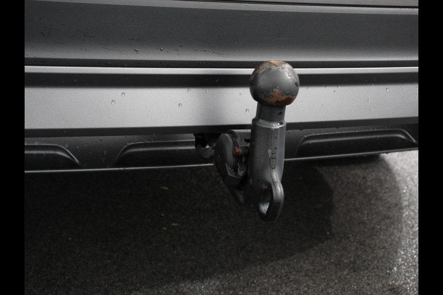 Volkswagen Tiguan Allspace 1.5 TSI Highline All-space 7p. Adaptive cruise control Climate control LED Parkeersensoren Panoramadak Achteruitrijd camera Trekhaak Navigatie Voorstoelen verwarmd Apple Carplay/ Android Auto