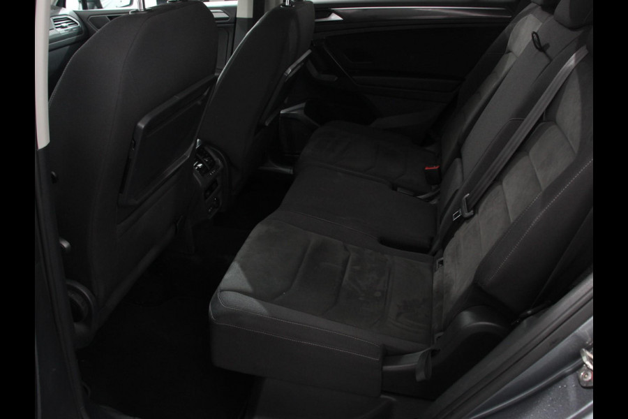 Volkswagen Tiguan Allspace 1.5 TSI Highline All-space 7p. Adaptive cruise control Climate control LED Parkeersensoren Panoramadak Achteruitrijd camera Trekhaak Navigatie Voorstoelen verwarmd Apple Carplay/ Android Auto