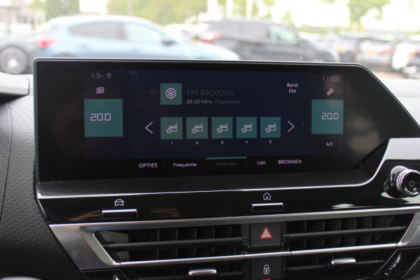 Citroën Ë-C4 Feel Pack 50 kWh / Camera / Head-up / Keyless / CarPlay / 18'' / Dodehoek / DAB / Cruise Control / Full-LED