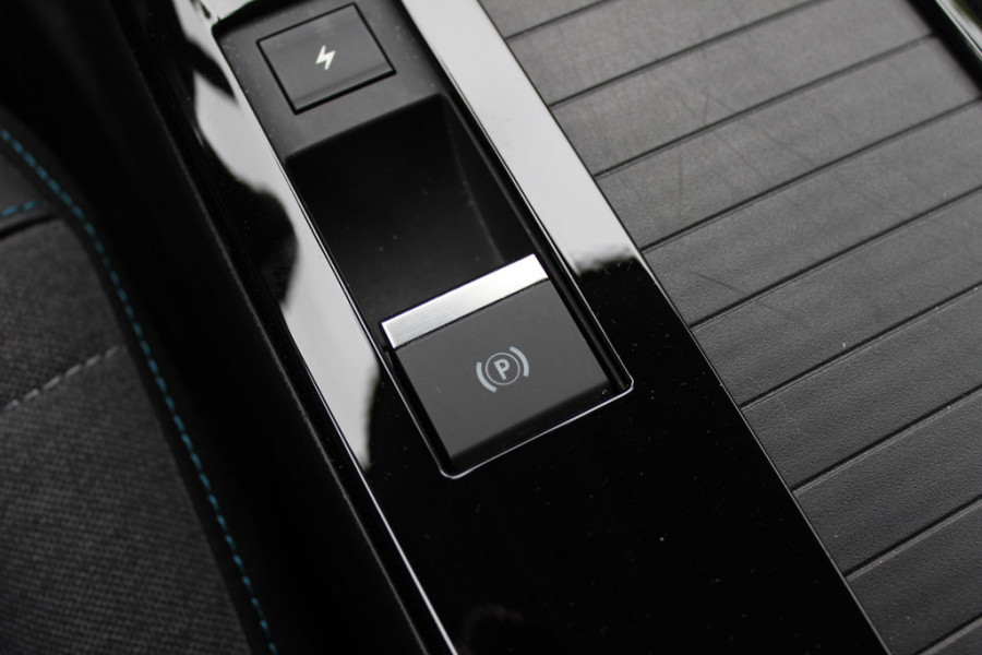 Citroën Ë-C4 Feel Pack 50 kWh / Camera / Head-up / Keyless / CarPlay / 18'' / Dodehoek / DAB / Cruise Control / Full-LED