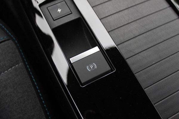 Citroën Ë-C4 Feel Pack 50 kWh / Camera / Head-up / Keyless / CarPlay / 18'' / Dodehoek / DAB / Cruise Control / Full-LED