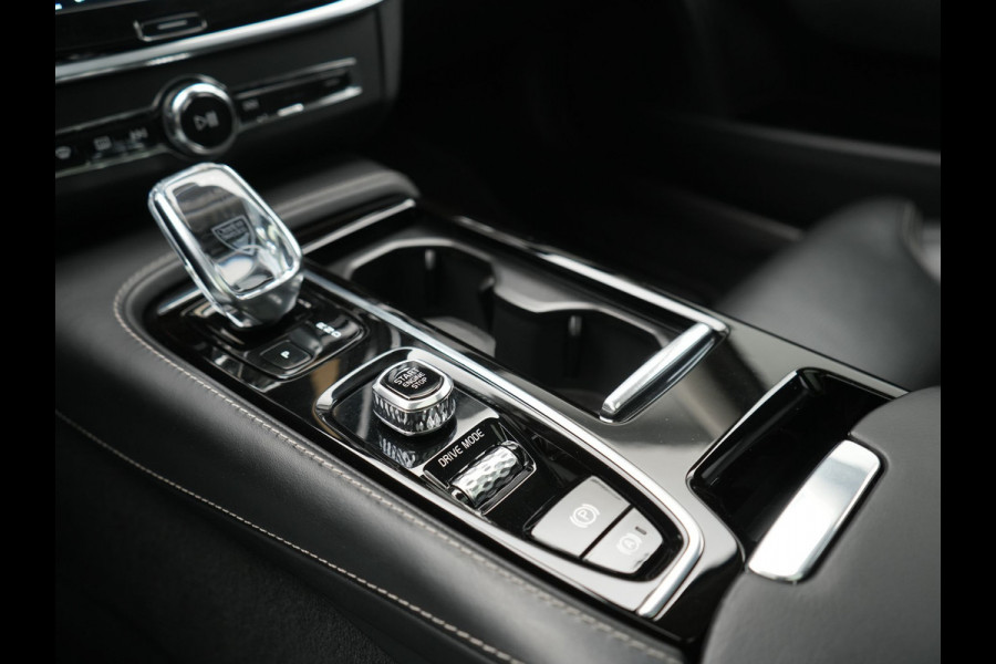 Volvo V90 T8 AWD Inscription PHEV 394pk Dealer O.H. | Trekhaak Af Fabriek | Panodak | Adaptive Cruise | Harman / Kardon | Head Up | Camera | Lederen Sportstoelen Massage & Ventilatie & Memory | Apple Carplay | Stuur Verwarmd | Blis | Plug In Hybrid |
