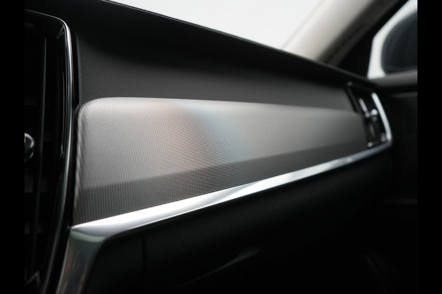 Volvo V90 T8 AWD Inscription PHEV 394pk Dealer O.H. | Trekhaak Af Fabriek | Panodak | Adaptive Cruise | Harman / Kardon | Head Up | Camera | Lederen Sportstoelen Massage & Ventilatie & Memory | Apple Carplay | Stuur Verwarmd | Blis | Plug In Hybrid |