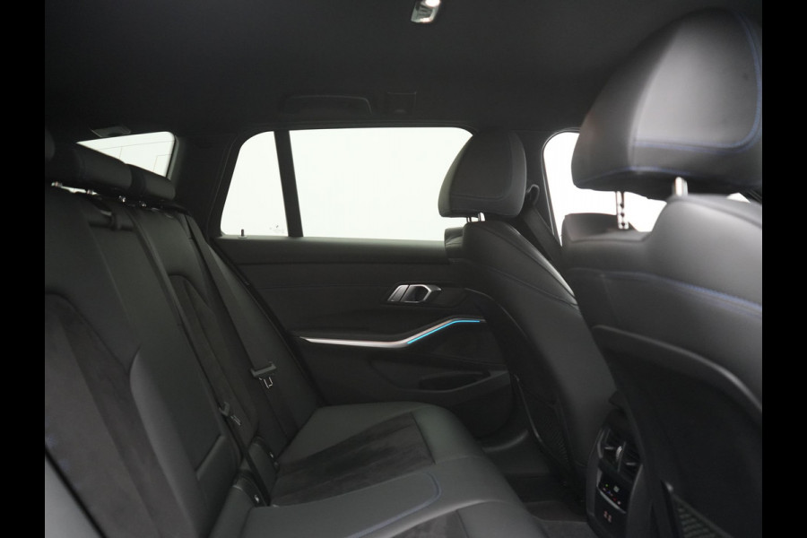 BMW 3 Serie Touring 330e M Sport PHEV 293pk Dealer O.H. | Trekhaak Af Fabriek | Adaptive Cruise | Head Up | 360 Camera | Adaptief Onderstel | Alcantara Sportstoelen & Stuur Verwarmd | Laser LED | Sfeerverlichting | Keyless | Blis | Apple Carplay | Plug In Hybrid |