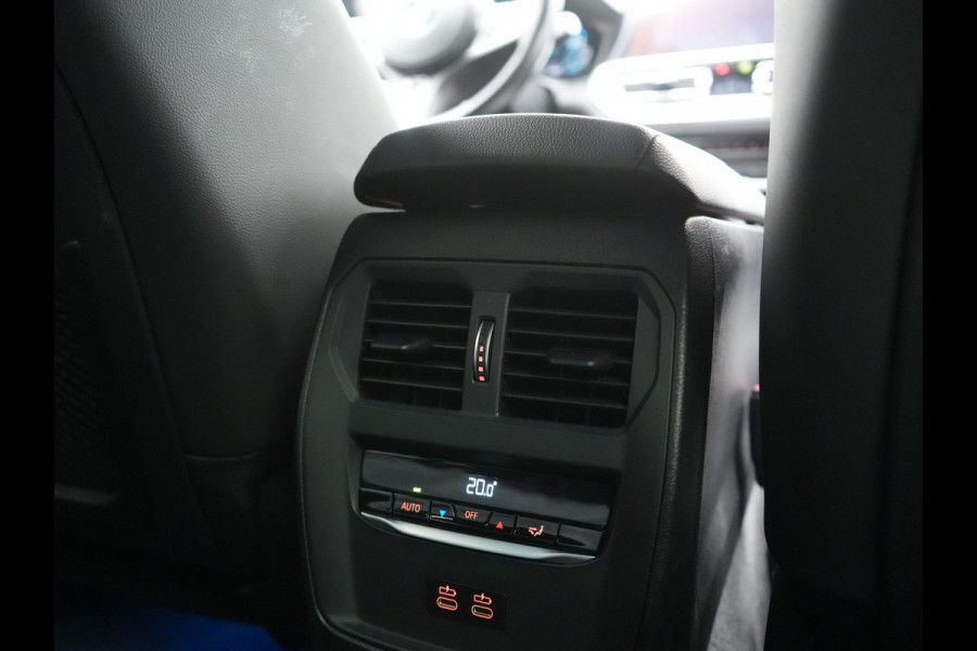 BMW 3 Serie Touring 330e M Sport PHEV 293pk Dealer O.H. | Trekhaak Af Fabriek | Adaptive Cruise | Head Up | 360 Camera | Adaptief Onderstel | Alcantara Sportstoelen & Stuur Verwarmd | Laser LED | Sfeerverlichting | Keyless | Blis | Apple Carplay | Plug In Hybrid |