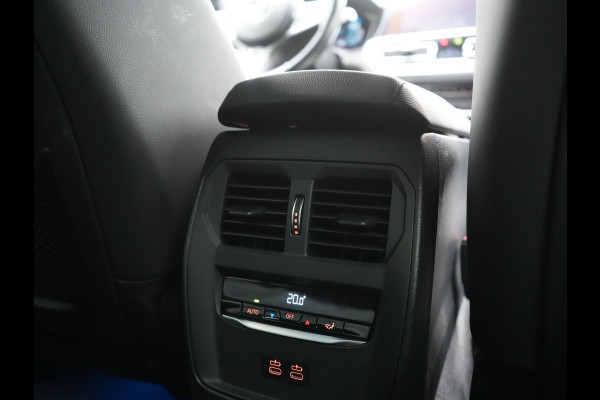 BMW 3 Serie Touring 330e M Sport PHEV 293pk Dealer O.H. | Trekhaak Af Fabriek | Adaptive Cruise | Head Up | 360 Camera | Adaptief Onderstel | Alcantara Sportstoelen & Stuur Verwarmd | Laser LED | Sfeerverlichting | Keyless | Blis | Apple Carplay | Plug In Hybrid |