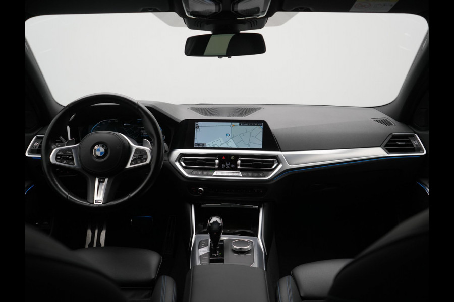 BMW 3 Serie Touring 330e M Sport PHEV 293pk Dealer O.H. | Trekhaak Af Fabriek | Adaptive Cruise | Head Up | 360 Camera | Adaptief Onderstel | Alcantara Sportstoelen & Stuur Verwarmd | Laser LED | Sfeerverlichting | Keyless | Blis | Apple Carplay | Plug In Hybrid |