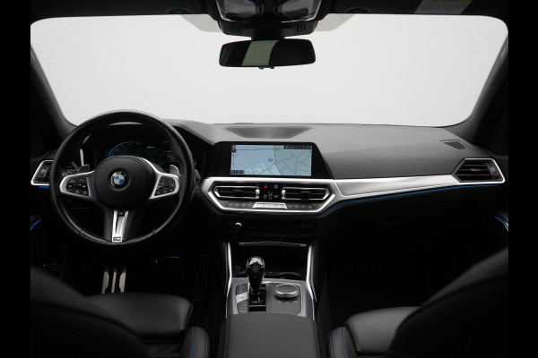 BMW 3 Serie Touring 330e M Sport PHEV 293pk Dealer O.H. | Trekhaak Af Fabriek | Adaptive Cruise | Head Up | 360 Camera | Adaptief Onderstel | Alcantara Sportstoelen & Stuur Verwarmd | Laser LED | Sfeerverlichting | Keyless | Blis | Apple Carplay | Plug In Hybrid |