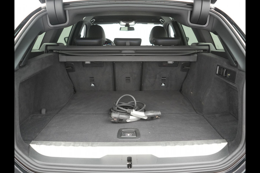BMW 3 Serie Touring 330e M Sport PHEV 293pk Dealer O.H. | Trekhaak Af Fabriek | Adaptive Cruise | Head Up | 360 Camera | Adaptief Onderstel | Alcantara Sportstoelen & Stuur Verwarmd | Laser LED | Sfeerverlichting | Keyless | Blis | Apple Carplay | Plug In Hybrid |