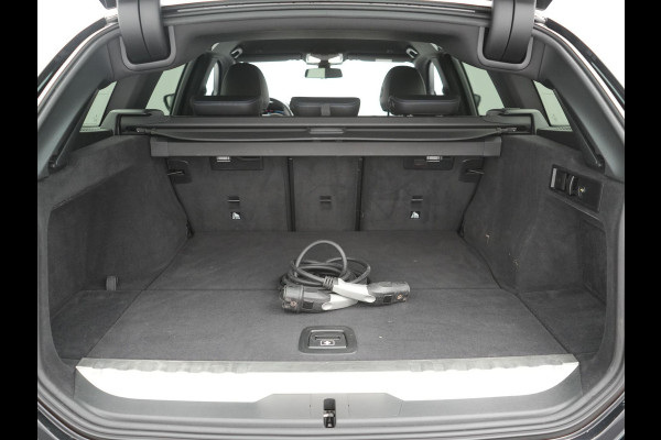 BMW 3 Serie Touring 330e M Sport PHEV 293pk Dealer O.H. | Trekhaak Af Fabriek | Adaptive Cruise | Head Up | 360 Camera | Adaptief Onderstel | Alcantara Sportstoelen & Stuur Verwarmd | Laser LED | Sfeerverlichting | Keyless | Blis | Apple Carplay | Plug In Hybrid |