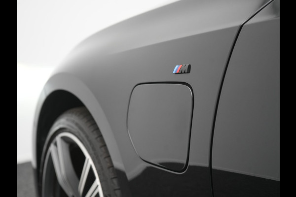 BMW 3 Serie Touring 330e M Sport PHEV 293pk Dealer O.H. | Trekhaak Af Fabriek | Adaptive Cruise | Head Up | 360 Camera | Adaptief Onderstel | Alcantara Sportstoelen & Stuur Verwarmd | Laser LED | Sfeerverlichting | Keyless | Blis | Apple Carplay | Plug In Hybrid |