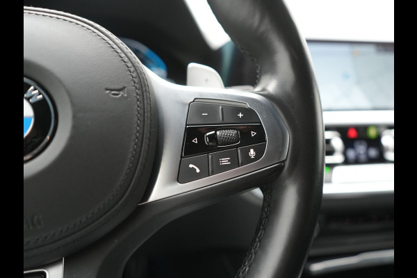 BMW 3 Serie Touring 330e M Sport PHEV 293pk Dealer O.H. | Trekhaak Af Fabriek | Adaptive Cruise | Head Up | 360 Camera | Adaptief Onderstel | Alcantara Sportstoelen & Stuur Verwarmd | Laser LED | Sfeerverlichting | Keyless | Blis | Apple Carplay | Plug In Hybrid |