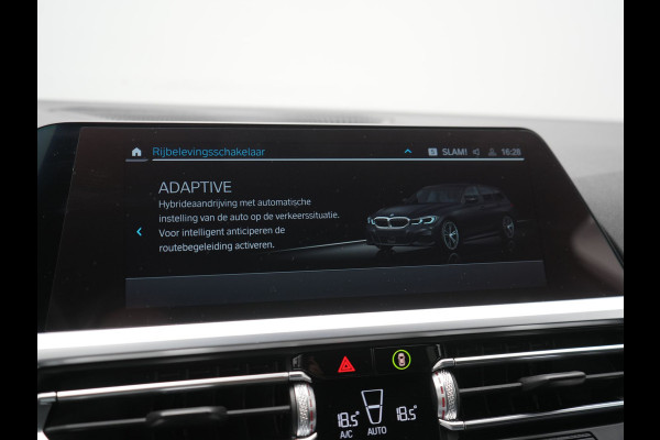 BMW 3 Serie Touring 330e M Sport PHEV 293pk Dealer O.H. | Trekhaak Af Fabriek | Adaptive Cruise | Head Up | 360 Camera | Adaptief Onderstel | Alcantara Sportstoelen & Stuur Verwarmd | Laser LED | Sfeerverlichting | Keyless | Blis | Apple Carplay | Plug In Hybrid |