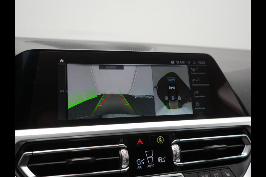 BMW 3 Serie Touring 330e M Sport PHEV 293pk Dealer O.H. | Trekhaak Af Fabriek | Adaptive Cruise | Head Up | 360 Camera | Adaptief Onderstel | Alcantara Sportstoelen & Stuur Verwarmd | Laser LED | Sfeerverlichting | Keyless | Blis | Apple Carplay | Plug In Hybrid |