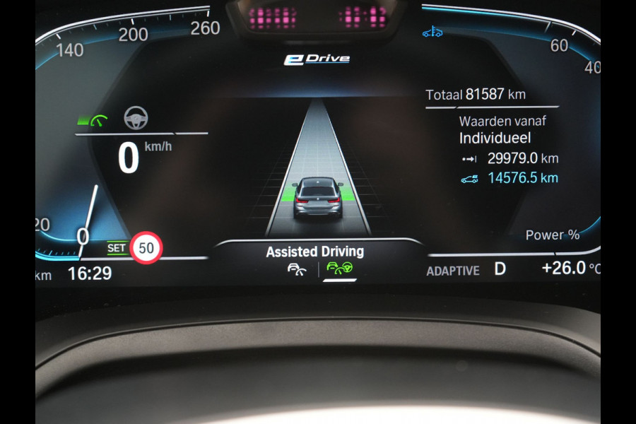 BMW 3 Serie Touring 330e M Sport PHEV 293pk Dealer O.H. | Trekhaak Af Fabriek | Adaptive Cruise | Head Up | 360 Camera | Adaptief Onderstel | Alcantara Sportstoelen & Stuur Verwarmd | Laser LED | Sfeerverlichting | Keyless | Blis | Apple Carplay | Plug In Hybrid |