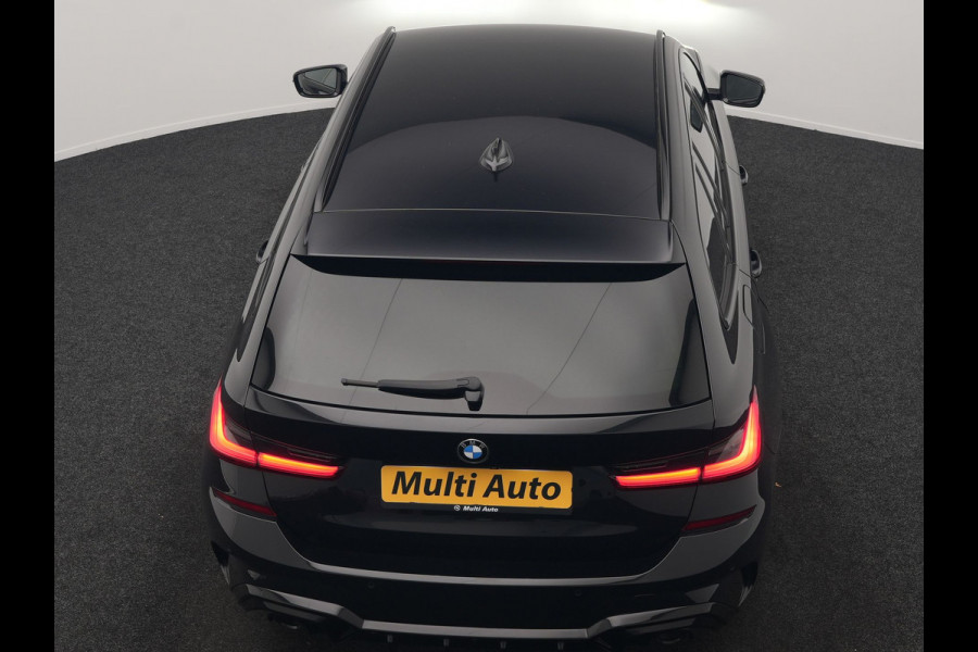 BMW 3 Serie Touring 330e M Sport PHEV 293pk Dealer O.H. | Trekhaak Af Fabriek | Adaptive Cruise | Head Up | 360 Camera | Adaptief Onderstel | Alcantara Sportstoelen & Stuur Verwarmd | Laser LED | Sfeerverlichting | Keyless | Blis | Apple Carplay | Plug In Hybrid |