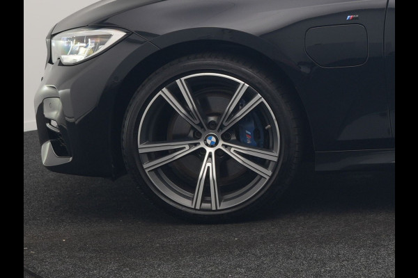 BMW 3 Serie Touring 330e M Sport PHEV 293pk Dealer O.H. | Trekhaak Af Fabriek | Adaptive Cruise | Head Up | 360 Camera | Adaptief Onderstel | Alcantara Sportstoelen & Stuur Verwarmd | Laser LED | Sfeerverlichting | Keyless | Blis | Apple Carplay | Plug In Hybrid |