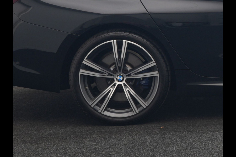 BMW 3 Serie Touring 330e M Sport PHEV 293pk Dealer O.H. | Trekhaak Af Fabriek | Adaptive Cruise | Head Up | 360 Camera | Adaptief Onderstel | Alcantara Sportstoelen & Stuur Verwarmd | Laser LED | Sfeerverlichting | Keyless | Blis | Apple Carplay | Plug In Hybrid |