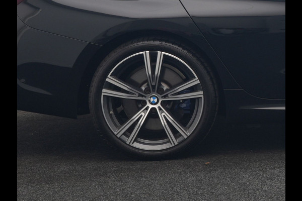 BMW 3 Serie Touring 330e M Sport PHEV 293pk Dealer O.H. | Trekhaak Af Fabriek | Adaptive Cruise | Head Up | 360 Camera | Adaptief Onderstel | Alcantara Sportstoelen & Stuur Verwarmd | Laser LED | Sfeerverlichting | Keyless | Blis | Apple Carplay | Plug In Hybrid |