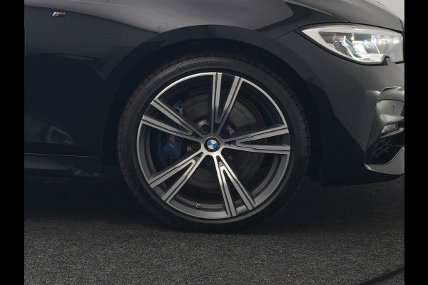 BMW 3 Serie Touring 330e M Sport PHEV 293pk Dealer O.H. | Trekhaak Af Fabriek | Adaptive Cruise | Head Up | 360 Camera | Adaptief Onderstel | Alcantara Sportstoelen & Stuur Verwarmd | Laser LED | Sfeerverlichting | Keyless | Blis | Apple Carplay | Plug In Hybrid |