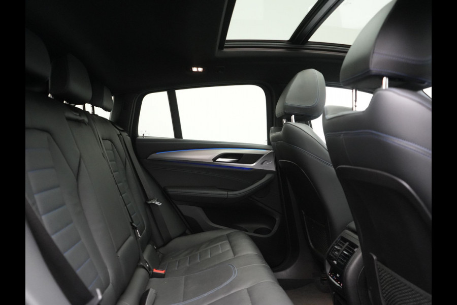 BMW X4 M40i M Sport 354pk | Trekhaak Af Fabriek | Panodak | Head Up | Adaptive Cruise | 360 Camera | Adaptief Onderstel | Lederen Sportstoelen Memory & Verwarmd | 21"L.M | Keyless | Blis | Sfeerverlichting | Apple Carplay |