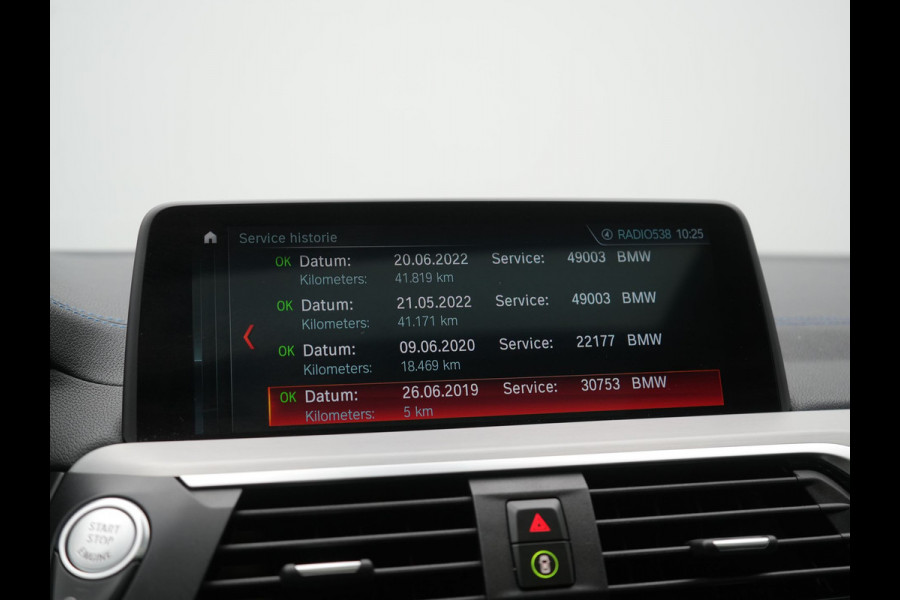 BMW X4 M40i M Sport 354pk | Trekhaak Af Fabriek | Panodak | Head Up | Adaptive Cruise | 360 Camera | Adaptief Onderstel | Lederen Sportstoelen Memory & Verwarmd | 21"L.M | Keyless | Blis | Sfeerverlichting | Apple Carplay |