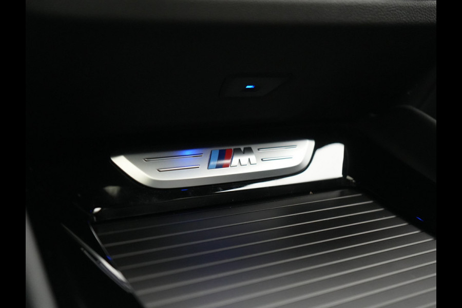 BMW X4 M40i M Sport 354pk | Trekhaak Af Fabriek | Panodak | Head Up | Adaptive Cruise | 360 Camera | Adaptief Onderstel | Lederen Sportstoelen Memory & Verwarmd | 21"L.M | Keyless | Blis | Sfeerverlichting | Apple Carplay |
