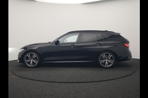 BMW 3 Serie Touring 330e M Sport PHEV 293pk Dealer O.H. | Trekhaak Af Fabriek | Adaptive Cruise | Head Up | 360 Camera | Adaptief Onderstel | Alcantara Sportstoelen & Stuur Verwarmd | Laser LED | Sfeerverlichting | Keyless | Blis | Apple Carplay | Plug In Hybrid |