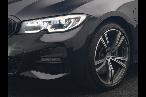 BMW 3 Serie Touring 330e M Sport PHEV 293pk Dealer O.H. | Trekhaak Af Fabriek | Adaptive Cruise | Head Up | 360 Camera | Adaptief Onderstel | Alcantara Sportstoelen & Stuur Verwarmd | Laser LED | Sfeerverlichting | Keyless | Blis | Apple Carplay | Plug In Hybrid |