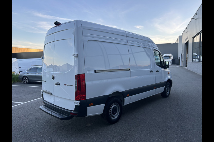 Mercedes-Benz Sprinter 317 CDI L2 H2 Pro LED / MBUX / Navigatie / Camera / Parkeersensoren / Cruise control / Airco / 270 Graden achterdeuren