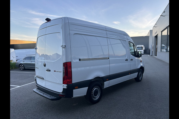 Mercedes-Benz Sprinter 317 CDI L2 H2 Pro LED / MBUX / Navigatie / Camera / Parkeersensoren / Cruise control / Airco / 270 Graden achterdeuren
