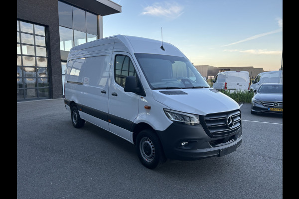 Mercedes-Benz Sprinter 317 CDI L2 H2 Pro LED / MBUX / Navigatie / Camera / Parkeersensoren / Cruise control / Airco / 270 Graden achterdeuren