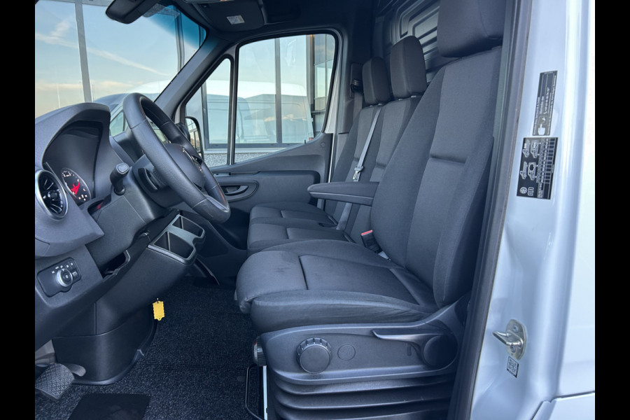 Mercedes-Benz Sprinter 317 CDI L2 H2 Pro LED / MBUX / Navigatie / Camera / Parkeersensoren / Cruise control / Airco / 270 Graden achterdeuren