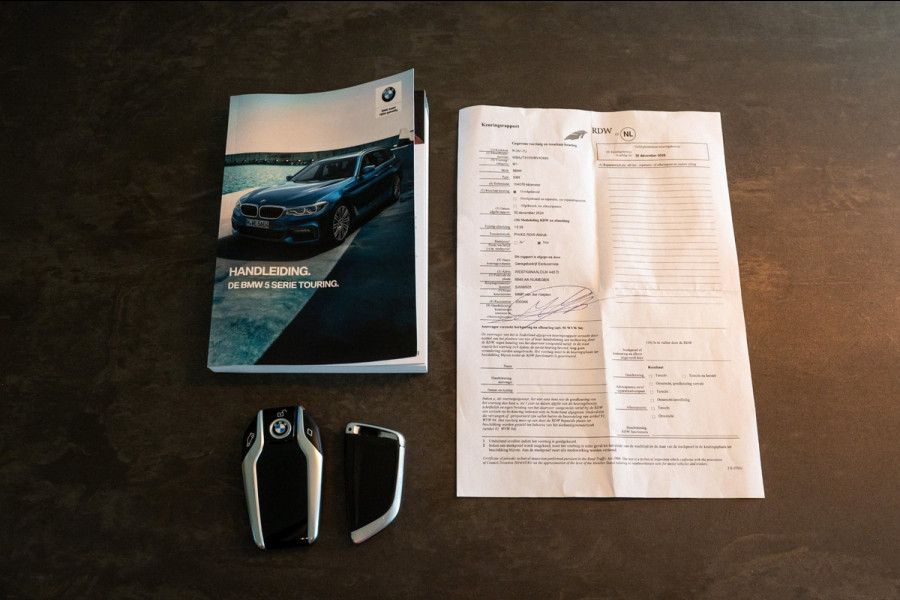 BMW 5 Serie Touring 530i High Executive M Pakket I Panoramadak I Adaptive Cruise I Led I Harman Kardon I Soft-Close I Head-Up