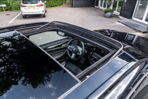 BMW 5 Serie Touring 530i High Executive M Pakket I Panoramadak I Adaptive Cruise I Led I Harman Kardon I Soft-Close I Head-Up