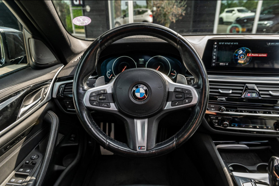 BMW 5 Serie Touring 530i High Executive M Pakket I Panoramadak I Adaptive Cruise I Led I Harman Kardon I Soft-Close I Head-Up