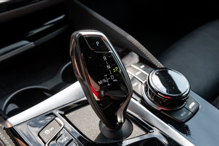 BMW 5 Serie Touring 530i High Executive M Pakket I Panoramadak I Adaptive Cruise I Led I Harman Kardon I Soft-Close I Head-Up