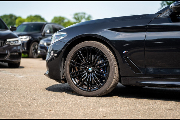 BMW 5 Serie Touring 530i High Executive M Pakket I Panoramadak I Adaptive Cruise I Led I Harman Kardon I Soft-Close I Head-Up