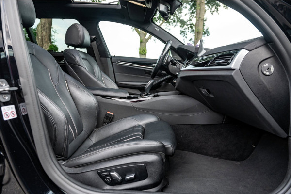 BMW 5 Serie Touring 530i High Executive M Pakket I Panoramadak I Adaptive Cruise I Led I Harman Kardon I Soft-Close I Head-Up