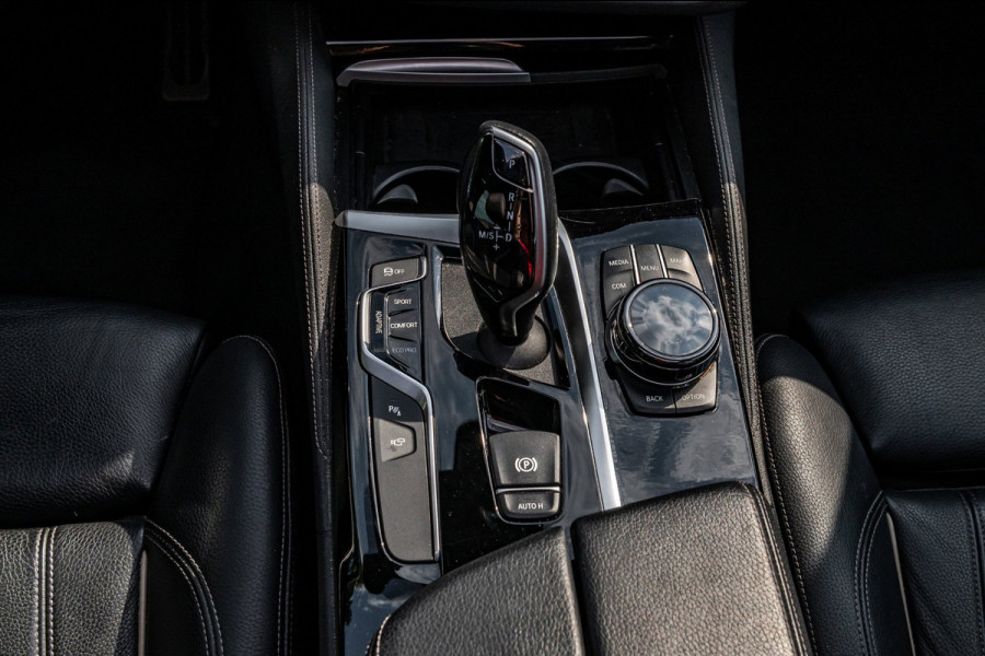 BMW 5 Serie Touring 530i High Executive M Pakket I Panoramadak I Adaptive Cruise I Led I Harman Kardon I Soft-Close I Head-Up