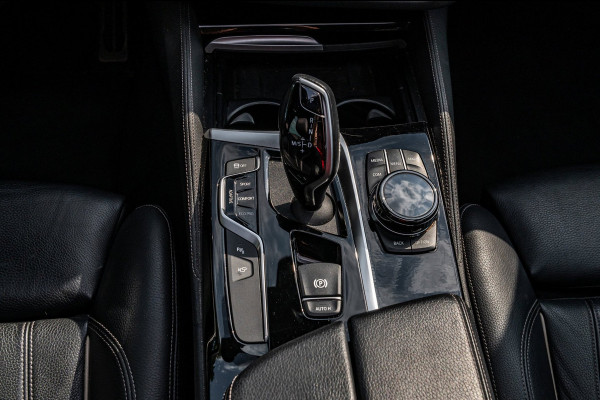 BMW 5 Serie Touring 530i High Executive M Pakket I Panoramadak I Adaptive Cruise I Led I Harman Kardon I Soft-Close I Head-Up