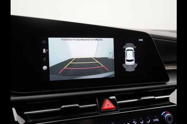Kia Niro 1.6 GDi DynamicLine PHEV 182pk Dealer O.H. | Trekhaak Afn. | Adaptive Cruise | Camera | Sportstoelen & Stuur Verwarmd | Sfeerverlichting | Keyless | Apple Carplay | Navigatie | DAB | Plug In Hybrid |