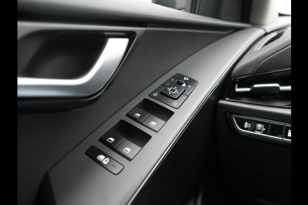 Kia Niro 1.6 GDi DynamicLine PHEV 182pk Dealer O.H. | Trekhaak Afn. | Adaptive Cruise | Camera | Sportstoelen & Stuur Verwarmd | Sfeerverlichting | Keyless | Apple Carplay | Navigatie | DAB | Plug In Hybrid |