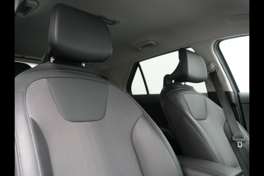 Kia Niro 1.6 GDi DynamicLine PHEV 182pk Dealer O.H. | Trekhaak Afn. | Adaptive Cruise | Camera | Sportstoelen & Stuur Verwarmd | Sfeerverlichting | Keyless | Apple Carplay | Navigatie | DAB | Plug In Hybrid |