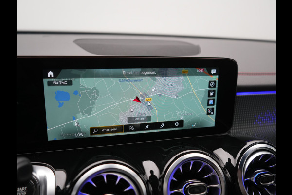 Mercedes-Benz EQB 300 4MATIC AMG Line 69,7 kWh 228pk Dealer O.H. | Trekhaak Af Fabriek | Camera | MBUX Widescreen Navi | Alcantara Sportstoelen Verwarmd | Sfeerverlichting | Night Pakket | Cruise Control | Virtual | DAB |