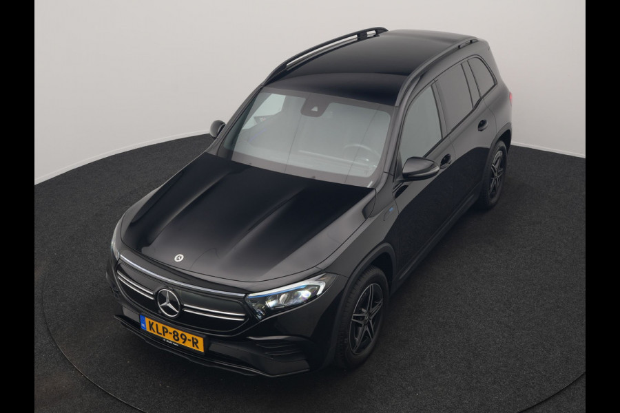 Mercedes-Benz EQB 300 4MATIC AMG Line 69,7 kWh 228pk Dealer O.H. | Trekhaak Af Fabriek | Camera | MBUX Widescreen Navi | Alcantara Sportstoelen Verwarmd | Sfeerverlichting | Night Pakket | Cruise Control | Virtual | DAB |