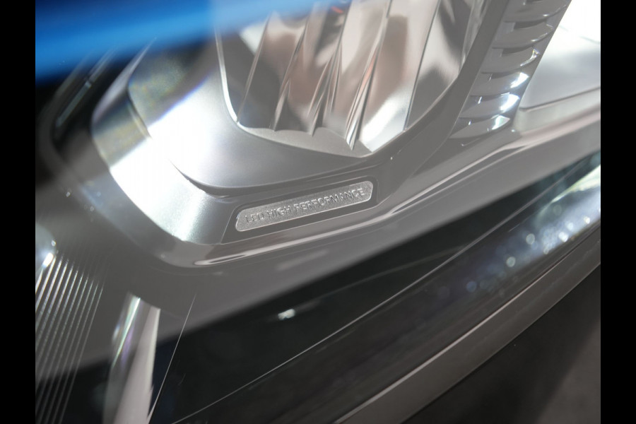 Mercedes-Benz EQB 300 4MATIC AMG Line 69,7 kWh 228pk Dealer O.H. | Trekhaak Af Fabriek | Camera | MBUX Widescreen Navi | Alcantara Sportstoelen Verwarmd | Sfeerverlichting | Night Pakket | Cruise Control | Virtual | DAB |